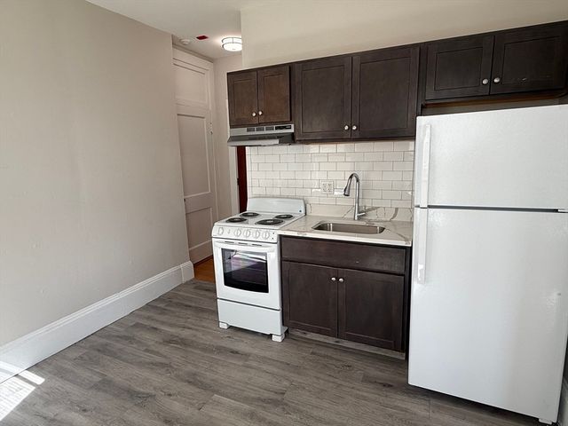 39 Newhall St 12, Lynn, MA 01902