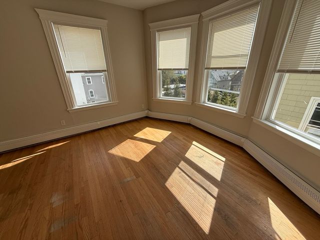 39 Newhall St 12, Lynn, MA 01902