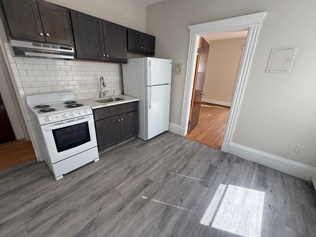 39 Newhall St 12, Lynn, MA 01902