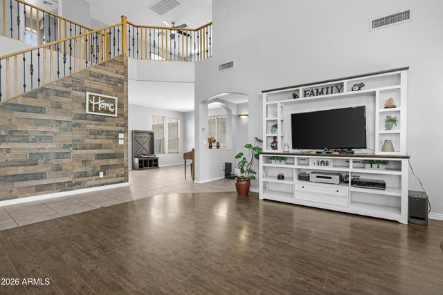 951 E PENNY Lane, San Tan Valley, AZ 85140