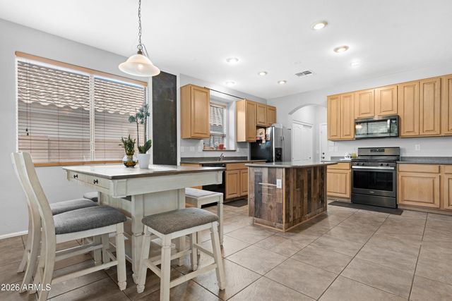 951 E PENNY Lane, San Tan Valley, AZ 85140