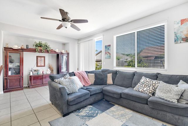 5257 E Byrd Avenue, Fresno, CA 93725