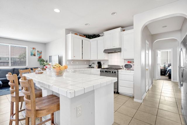 5257 E Byrd Avenue, Fresno, CA 93725