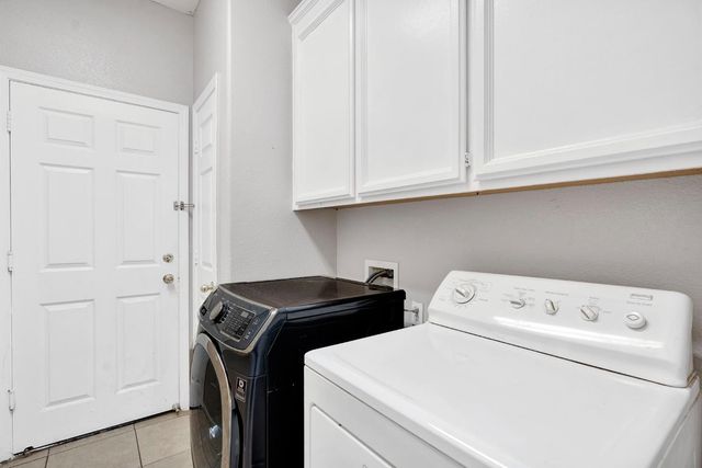 5257 E Byrd Avenue, Fresno, CA 93725