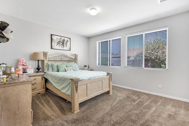 5257 E Byrd Avenue, Fresno, CA 93725