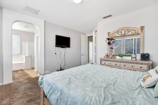 5257 E Byrd Avenue, Fresno, CA 93725