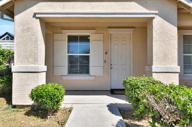 5257 E Byrd Avenue, Fresno, CA 93725