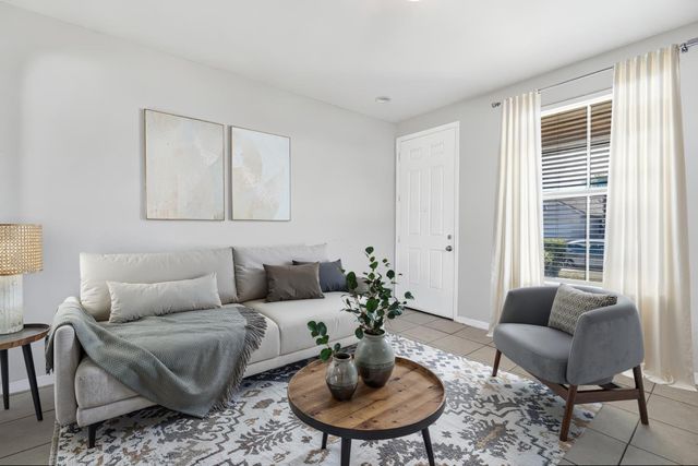 5257 E Byrd Avenue, Fresno, CA 93725