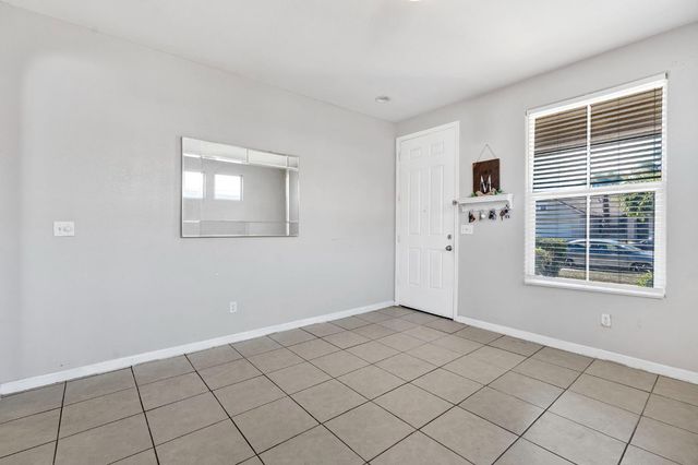 5257 E Byrd Avenue, Fresno, CA 93725