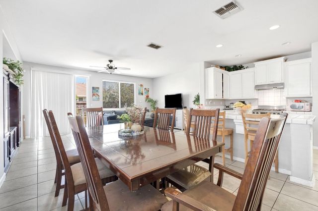 5257 E Byrd Avenue, Fresno, CA 93725