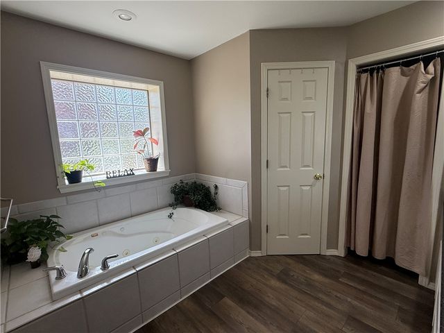 1403 Skyline Vista Court, Russellville, AR 72802