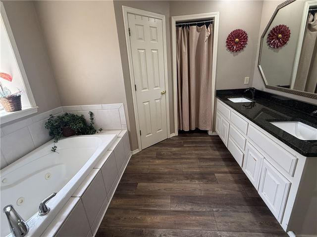 1403 Skyline Vista Court, Russellville, AR 72802