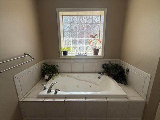 1403 Skyline Vista Court, Russellville, AR 72802