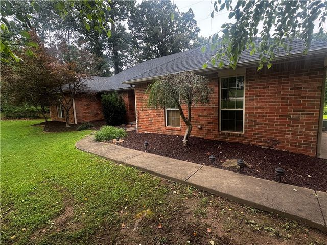 1403 Skyline Vista Court, Russellville, AR 72802