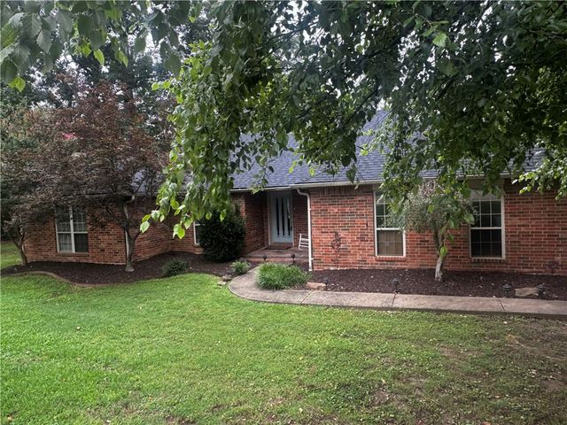 1403 Skyline Vista Court, Russellville, AR 72802