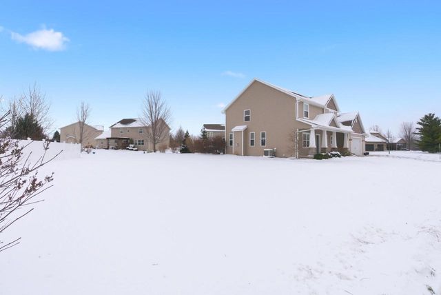 4620 N LIGHTNING DRIVE, Appleton, WI 54913