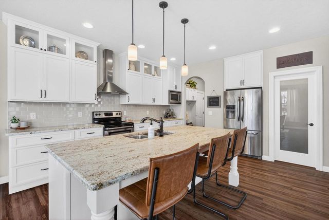 4620 N LIGHTNING DRIVE, Appleton, WI 54913