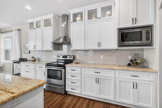 4620 N LIGHTNING DRIVE, Appleton, WI 54913