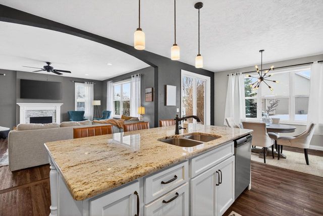 4620 N LIGHTNING DRIVE, Appleton, WI 54913