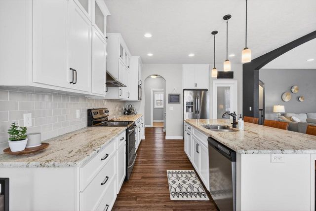 4620 N LIGHTNING DRIVE, Appleton, WI 54913