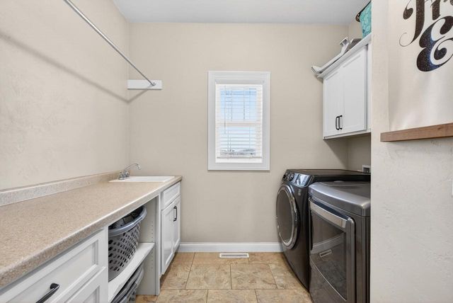 4620 N LIGHTNING DRIVE, Appleton, WI 54913