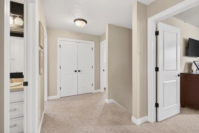 4620 N LIGHTNING DRIVE, Appleton, WI 54913