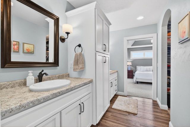 4620 N LIGHTNING DRIVE, Appleton, WI 54913