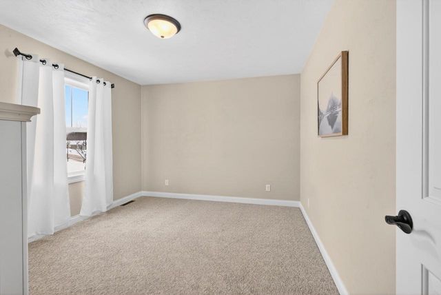 4620 N LIGHTNING DRIVE, Appleton, WI 54913