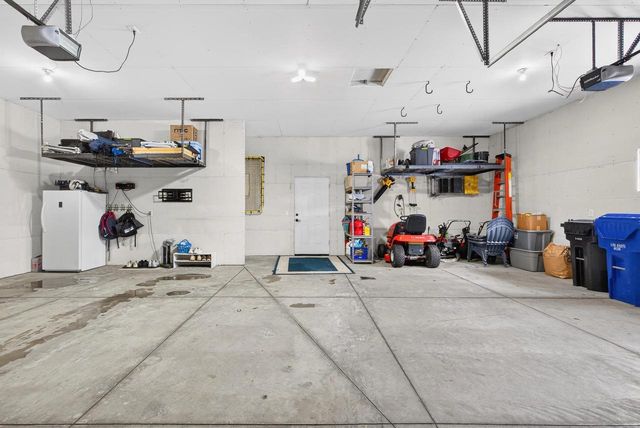 4620 N LIGHTNING DRIVE, Appleton, WI 54913