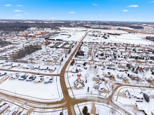 4620 N LIGHTNING DRIVE, Appleton, WI 54913