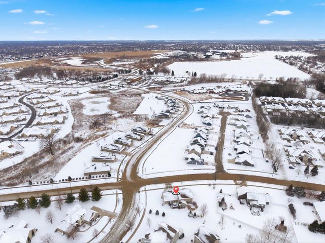 4620 N LIGHTNING DRIVE, Appleton, WI 54913