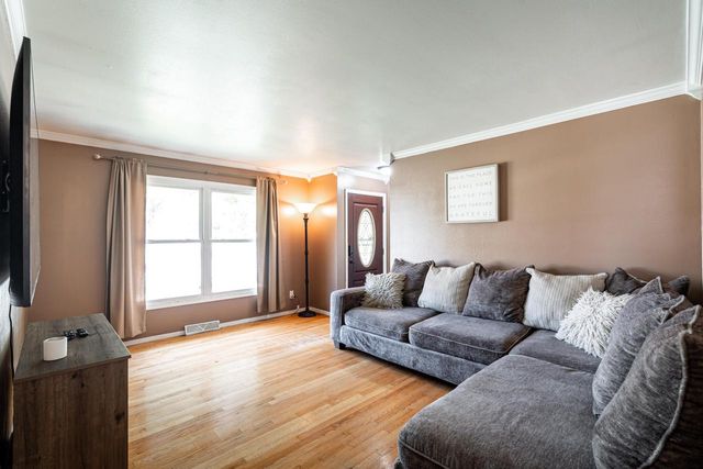 3373 E Henry AVENUE, Cudahy, WI 53110