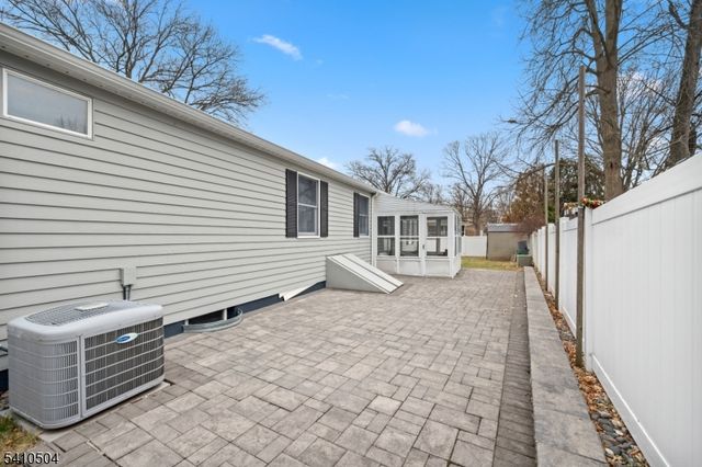 27 Garrabrant Rd, Clifton City, NJ 07013