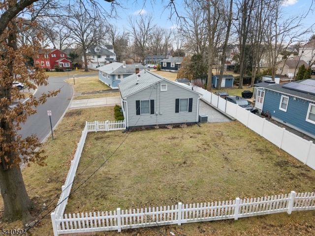 27 Garrabrant Rd, Clifton City, NJ 07013