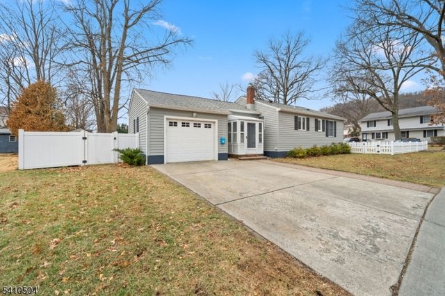 27 Garrabrant Rd, Clifton City, NJ 07013