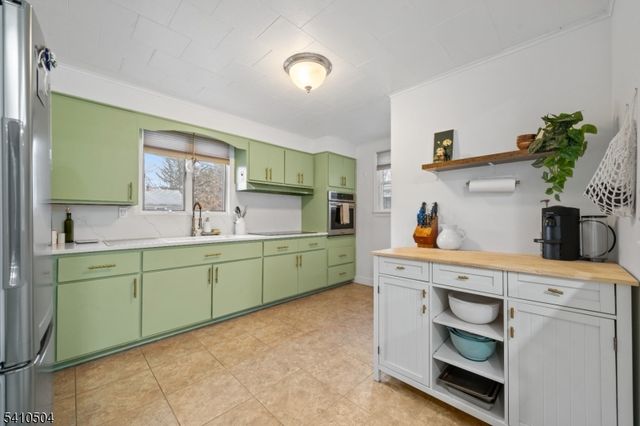 27 Garrabrant Rd, Clifton City, NJ 07013