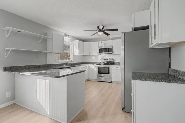 602 Kingston Dr, Clarksville, TN 37042