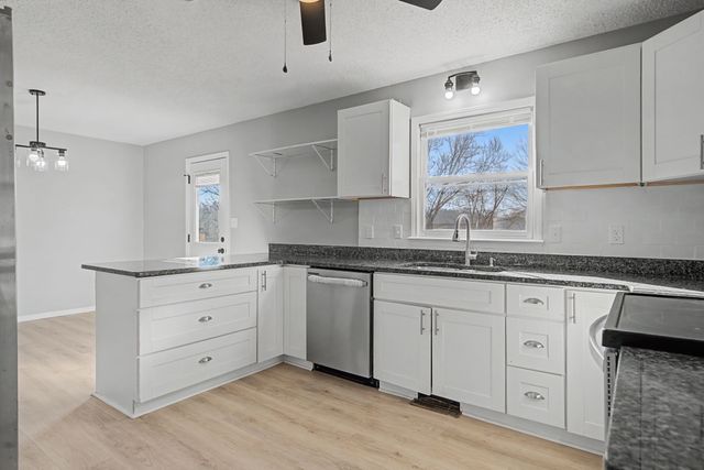 602 Kingston Dr, Clarksville, TN 37042