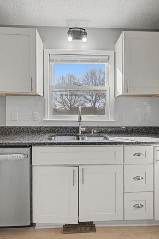 602 Kingston Dr, Clarksville, TN 37042