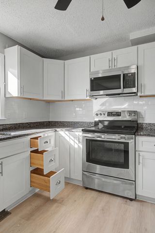 602 Kingston Dr, Clarksville, TN 37042