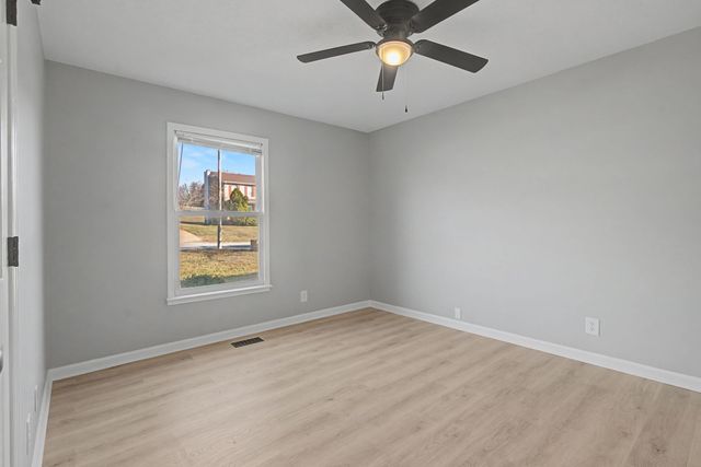 602 Kingston Dr, Clarksville, TN 37042