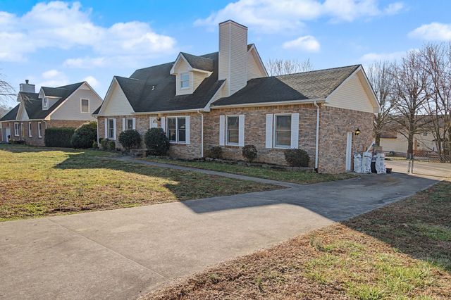 602 Kingston Dr, Clarksville, TN 37042