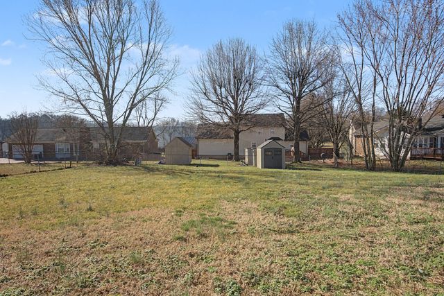 602 Kingston Dr, Clarksville, TN 37042