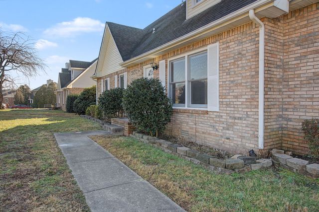 602 Kingston Dr, Clarksville, TN 37042