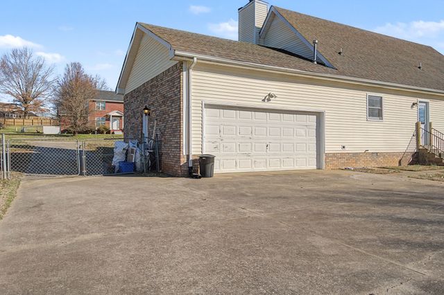 602 Kingston Dr, Clarksville, TN 37042