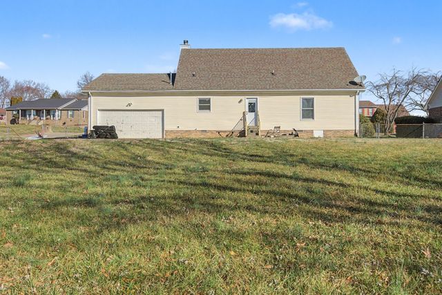 602 Kingston Dr, Clarksville, TN 37042