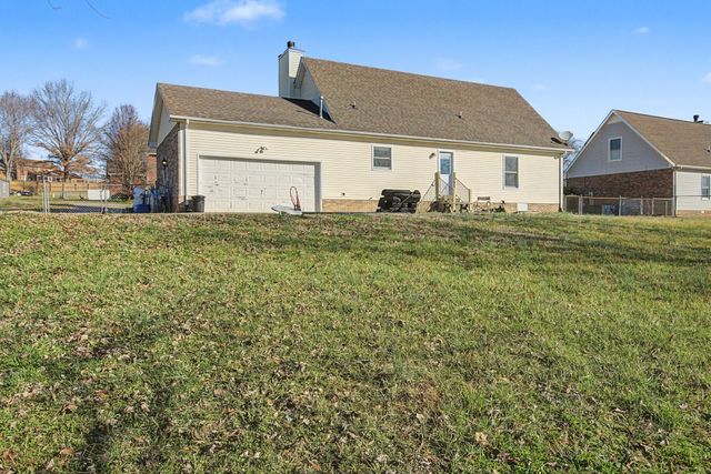 602 Kingston Dr, Clarksville, TN 37042