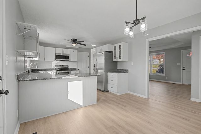 602 Kingston Dr, Clarksville, TN 37042