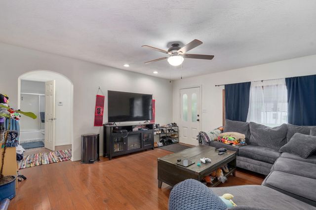 2546 W Elm Street, Springfield, MO 65806