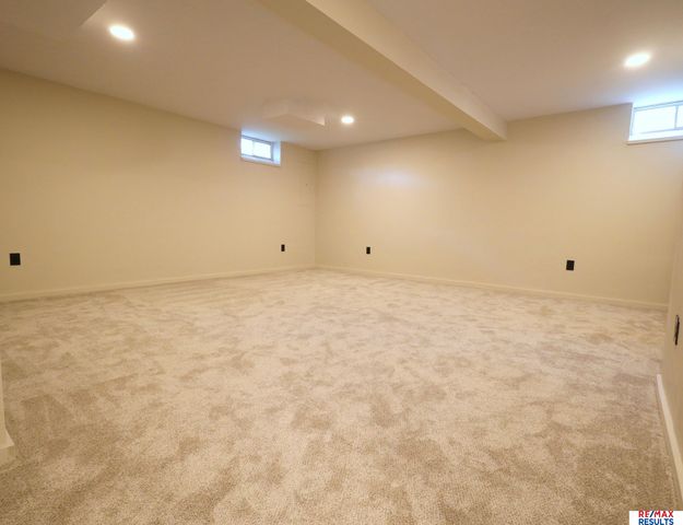 3018 N 155 Avenue, Omaha, NE 68116